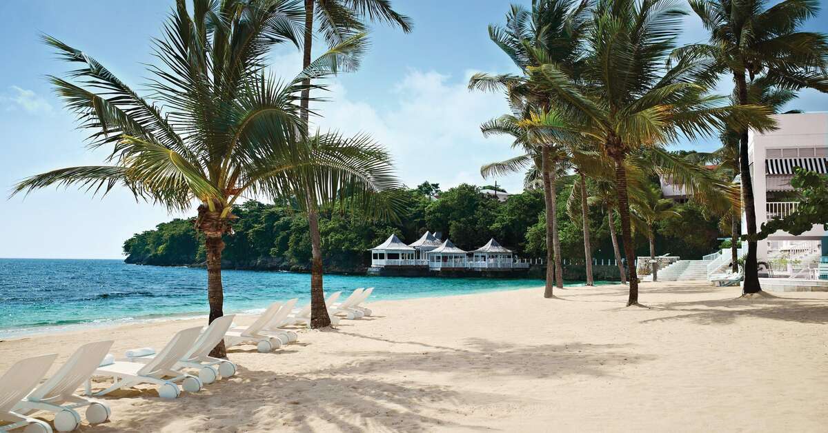 Een foto van het strand bij Couples Tower Isle