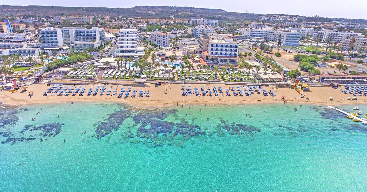 Ein Foto vom Pool im Vrissiana Beach Hotel