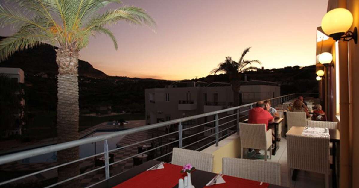 Een foto van het terras bij Bellos Appartementen