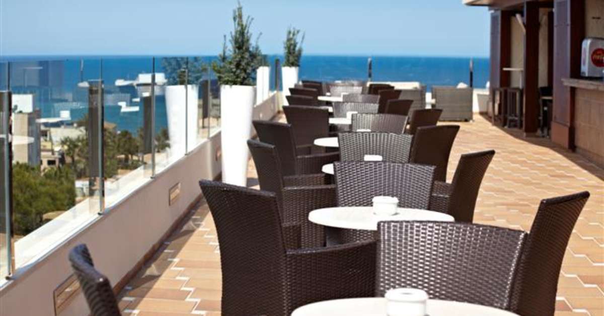 Een foto van het terras bij Grupotel Gran Vista & Spa