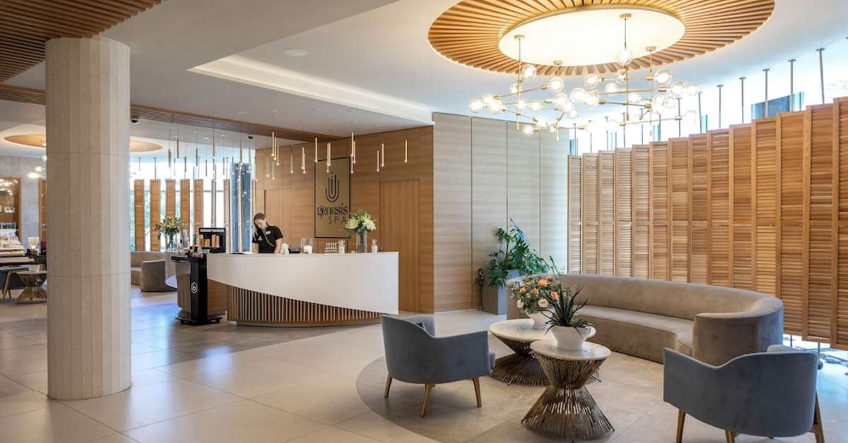 Een foto van het interieur van Nissiblu Beach Resort