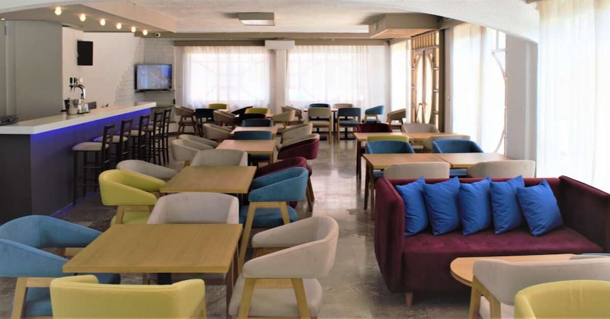 Een foto van het interieur van Apollon Hotel