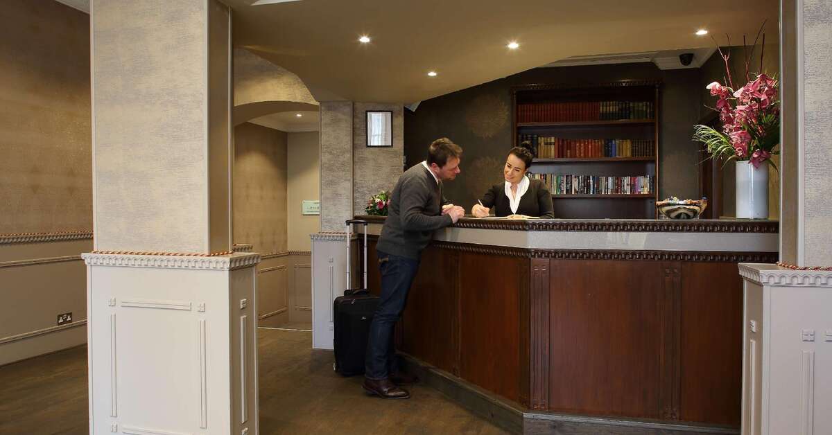 Een foto van het interieur van The Phoenix Hotel