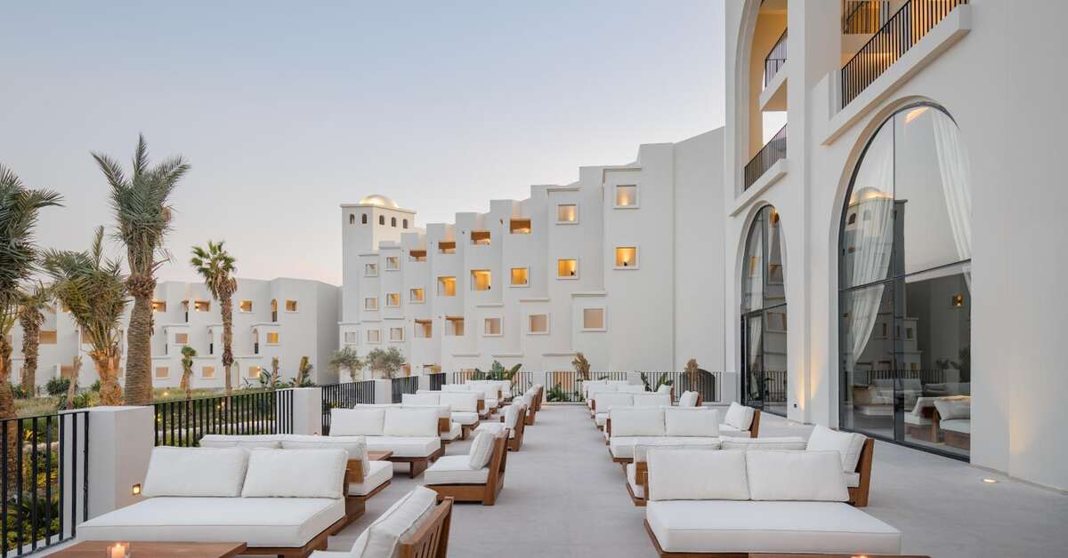 Een foto van het terras bij Serry Beach Resort