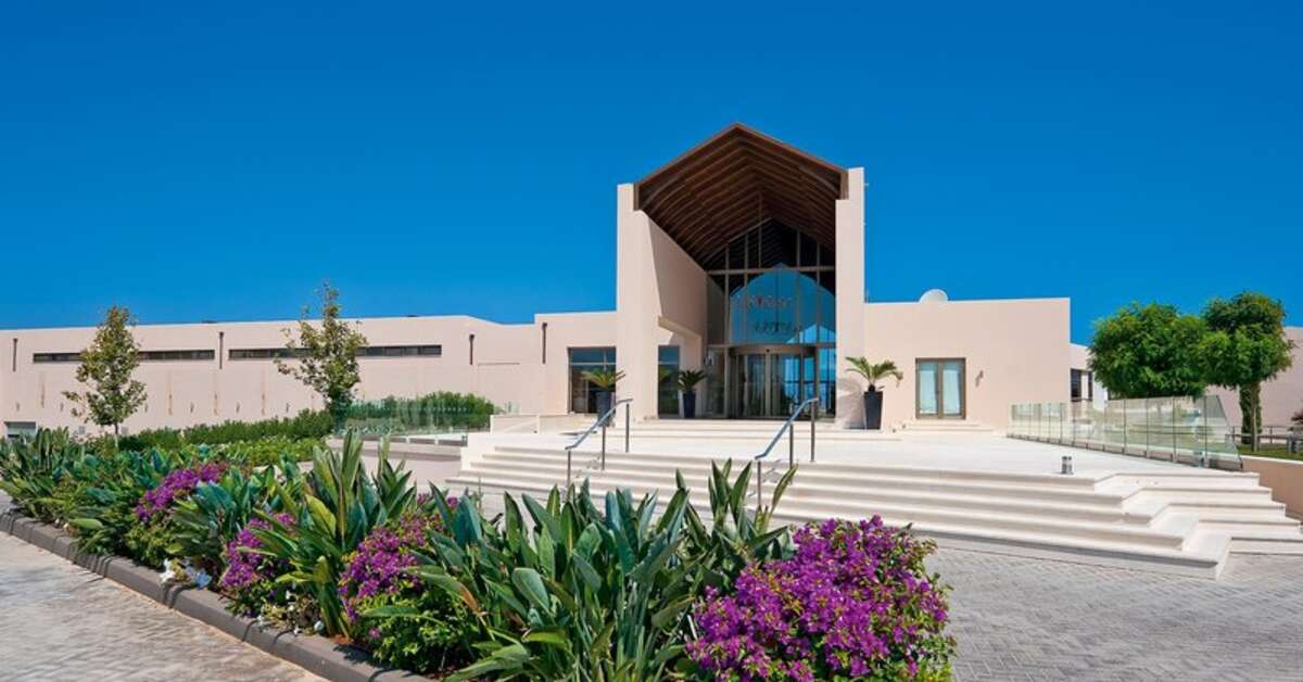 Een foto van de buitenkant van Giannoulis Cavo Spada Luxury Sports & Leisure Resort & Spa