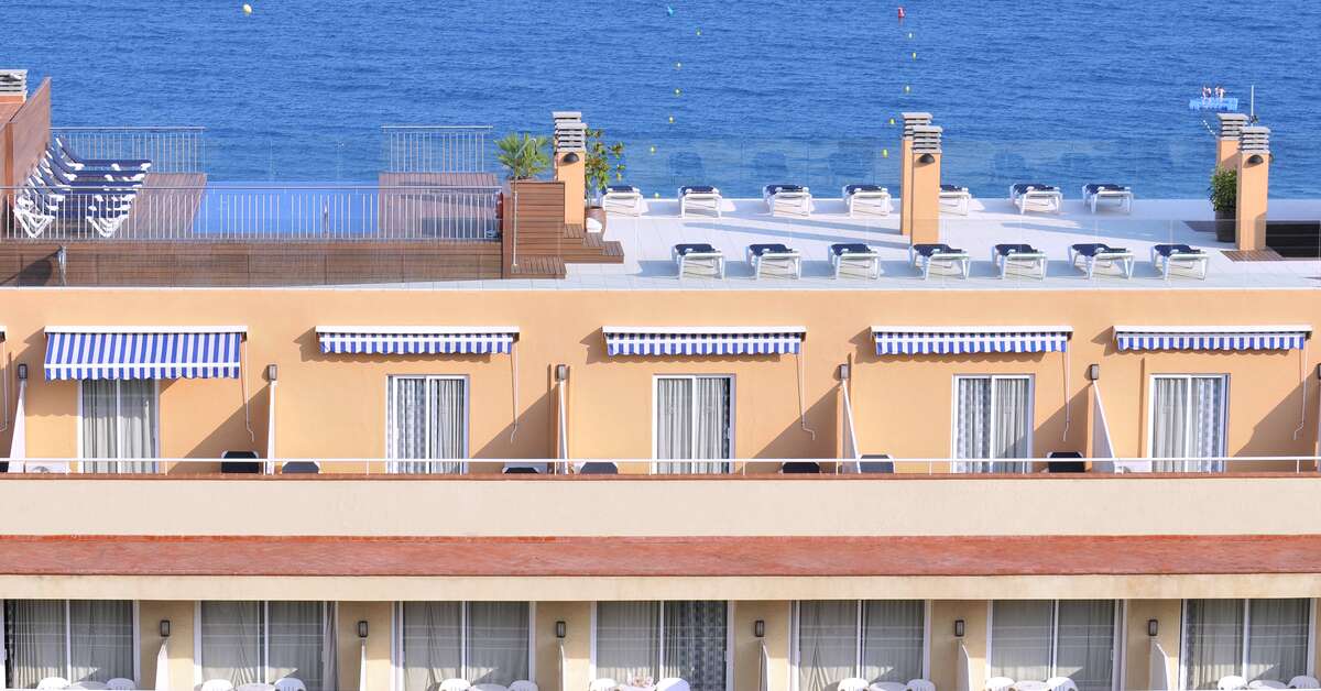 Een foto van de buitenkant van Checkin Catalonia