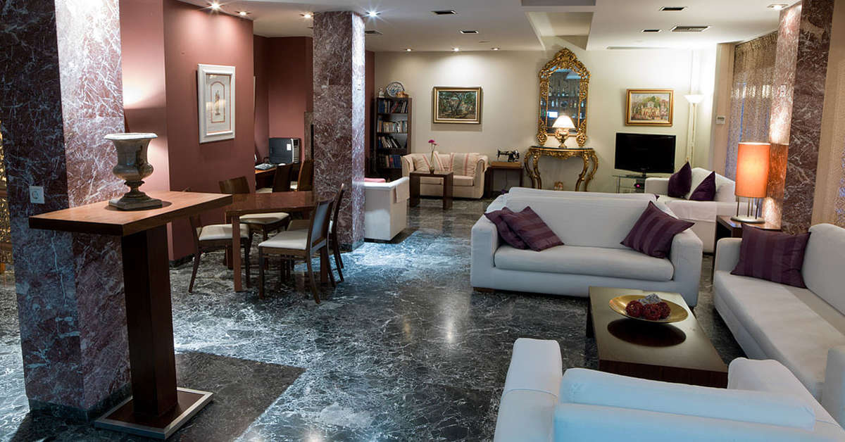 Een foto van het interieur van Myrto Hotel