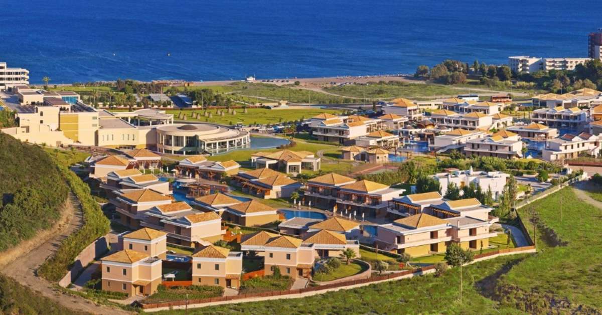 Een foto van de buitenkant van La Marquise Luxury Resort