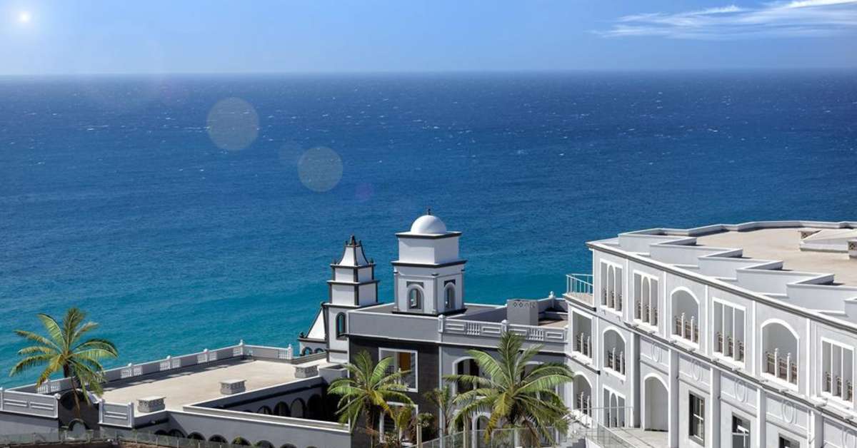 Een foto van de buitenkant van Royal Palm Resort & Spa