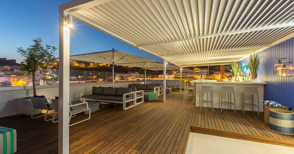 Een foto van het terras bij Hotel Baltum