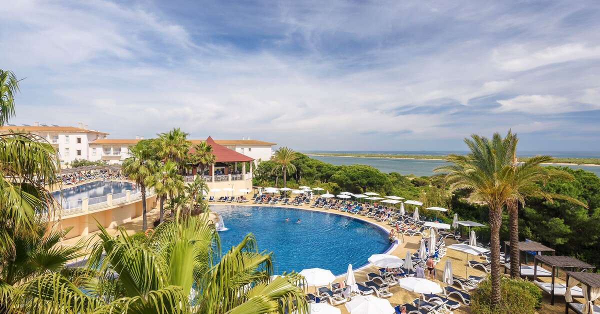 Een foto van het zwembad bij Garden Playanatural Hotel & Spa