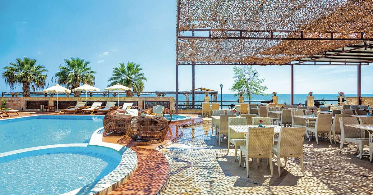 Ein Foto vom Pool im Possidi Paradise Hotel