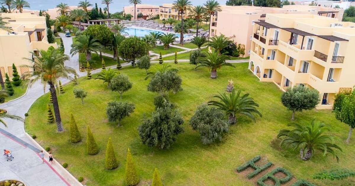 Een foto van het terras bij Horizon Beach Resort