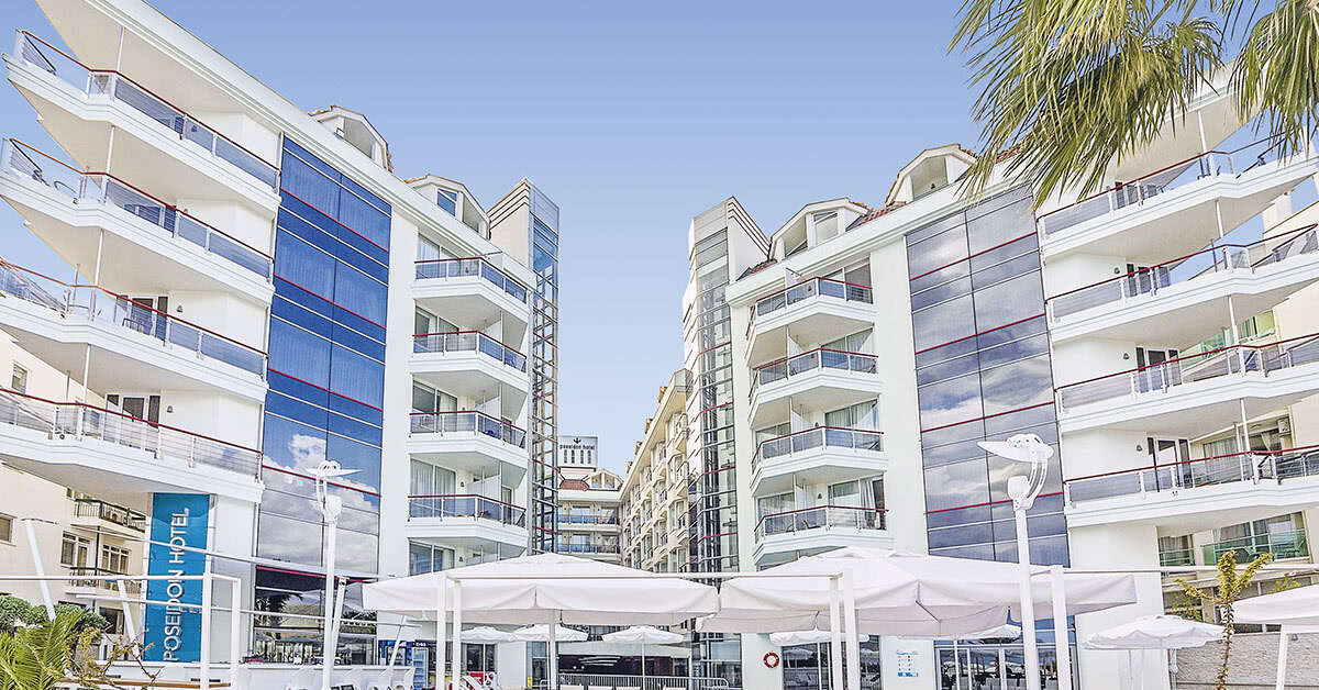 Een foto van de buitenkant van Poseidon Hotel