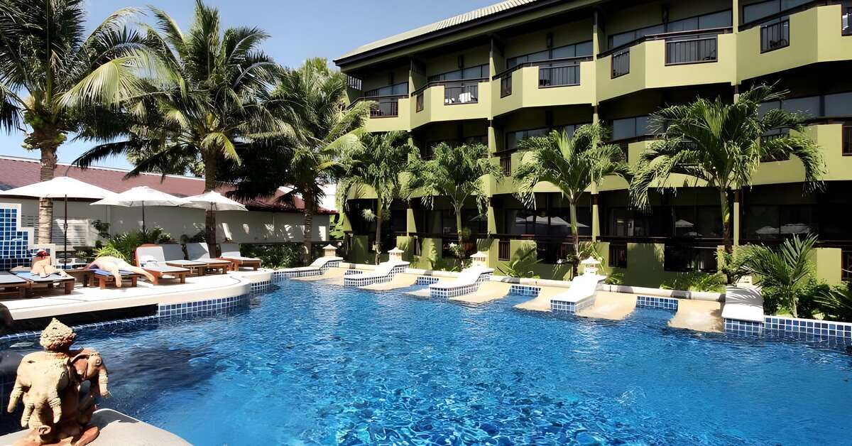 Een foto van het zwembad bij Phuket Island View Hotel