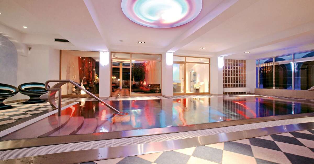 Een foto van het zwembad bij Berger's Sporthotel