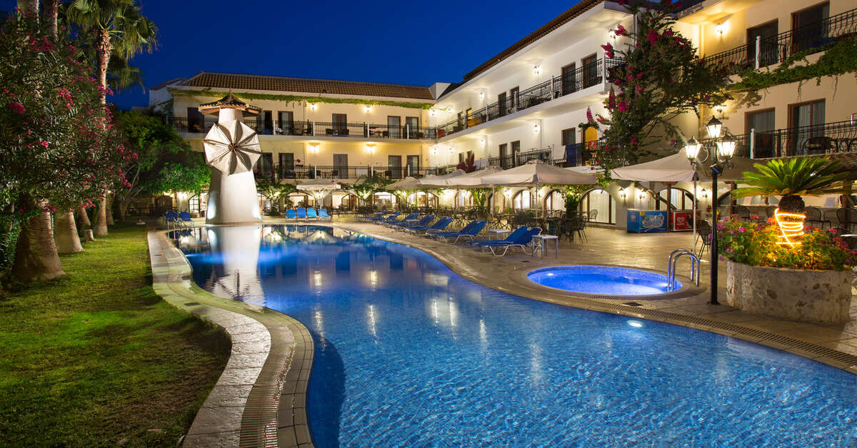 Ein Foto vom Pool im Almyrida Beach Hotel
