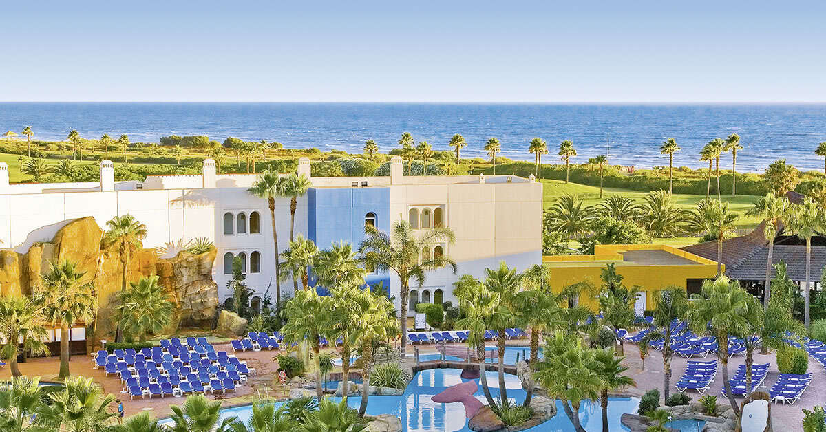 Een foto van een overzicht van Playaballena Hotel