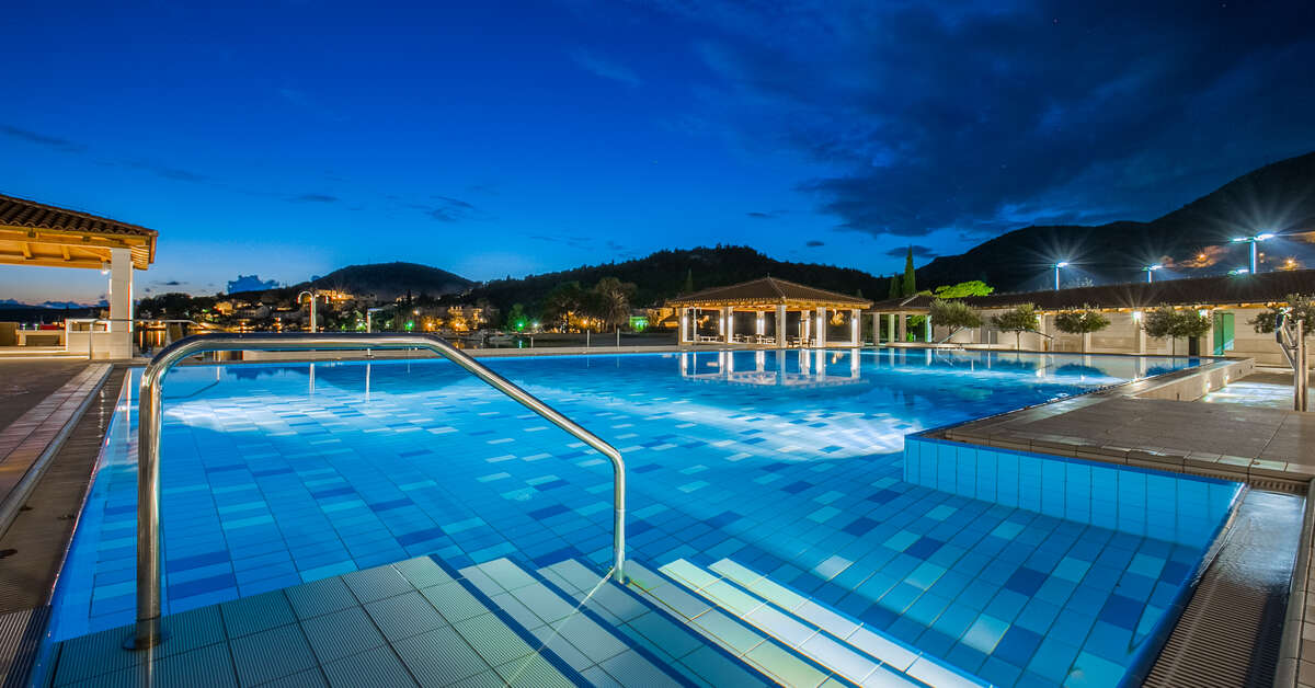 Ein Foto vom Pool im Admiral Grand Hotel