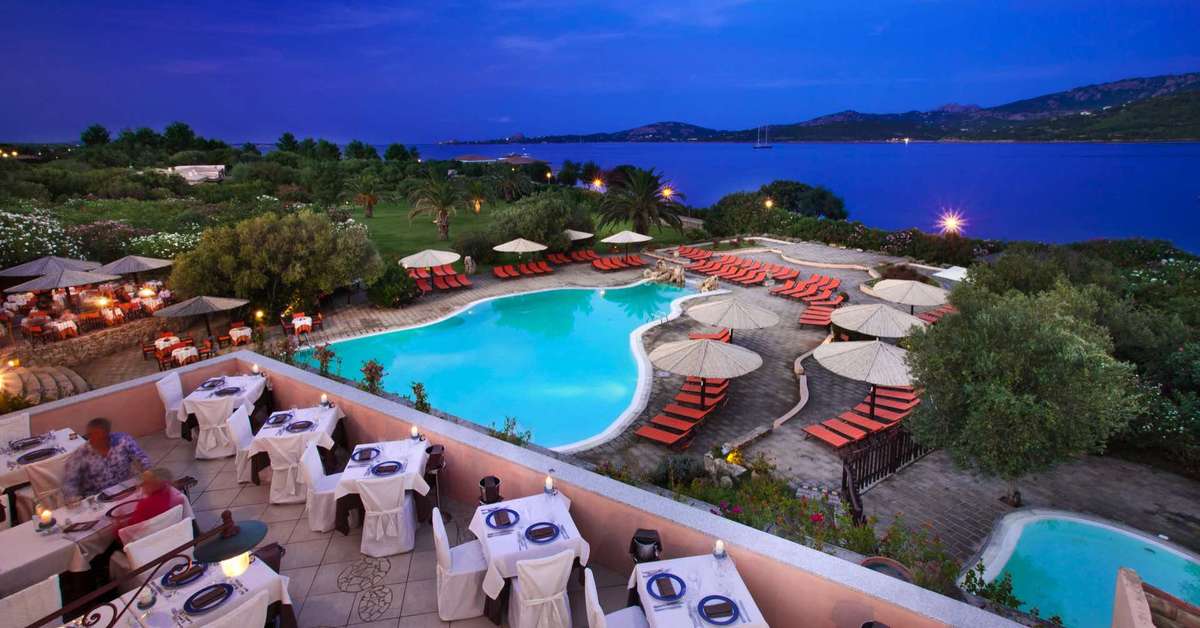 Een foto van het zwembad bij Resort Cala di Falco