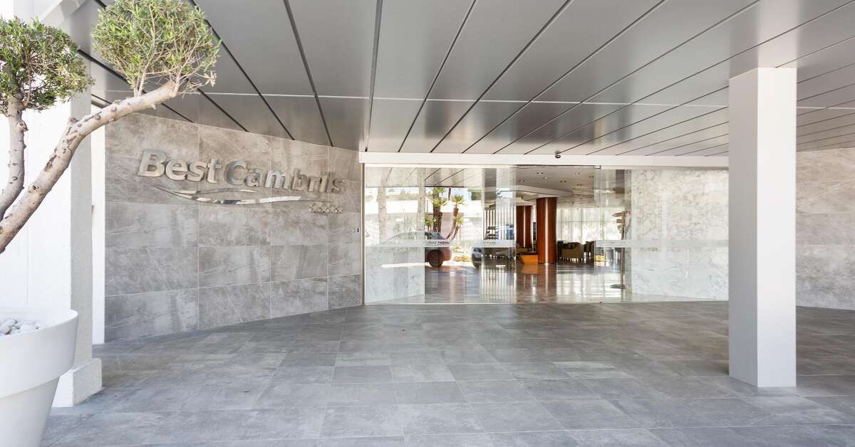 Een foto van de buitenkant van Hotel Best Cambrils