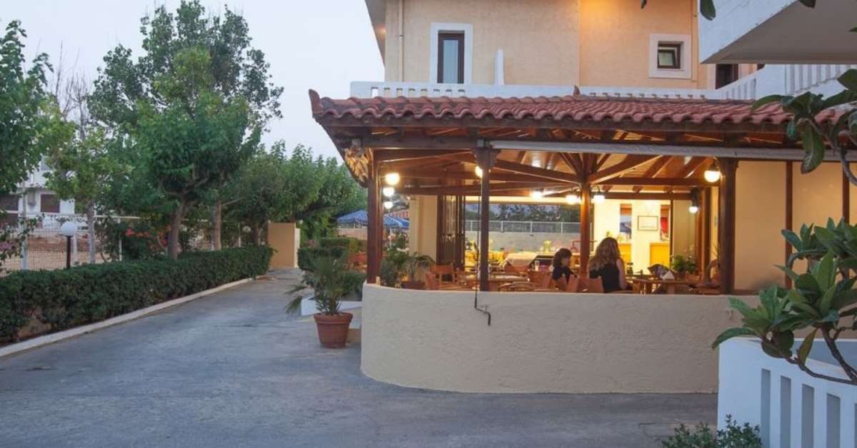 Een foto van de buitenkant van Dimitra Hotel & Appartementen Kokkini