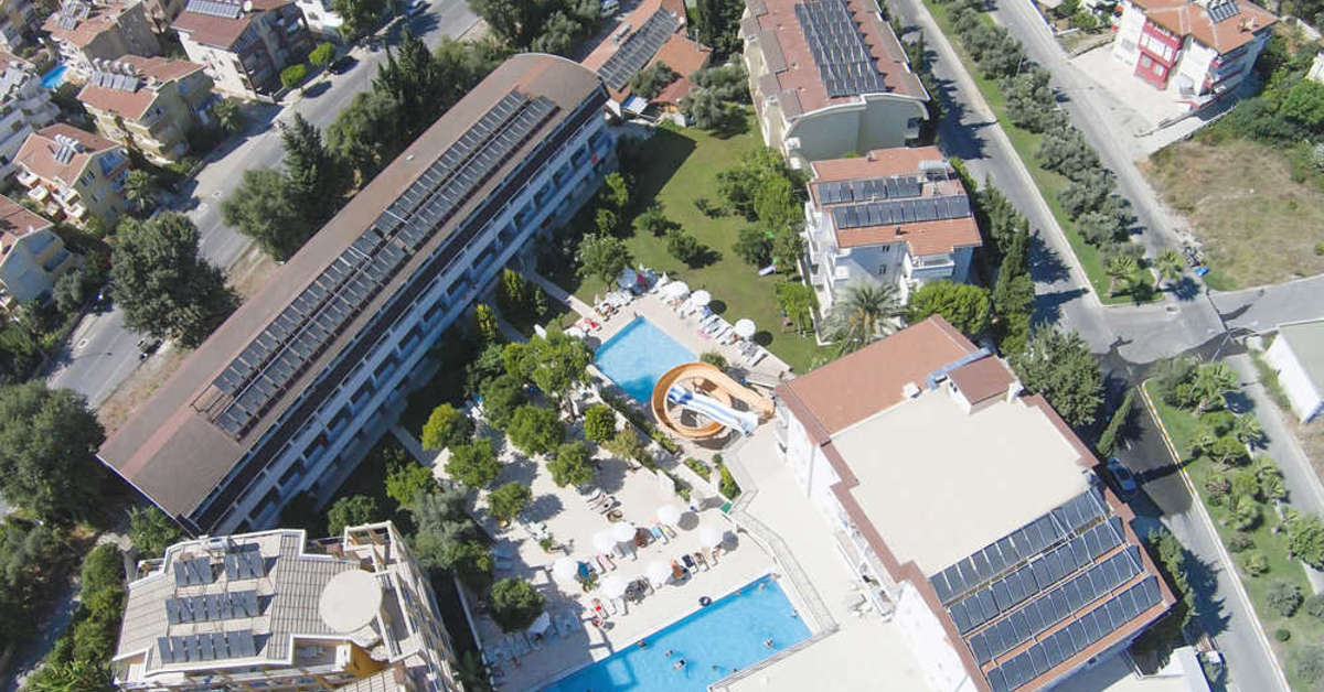 Een foto van het zwembad bij Catty Cats Garden Hotel