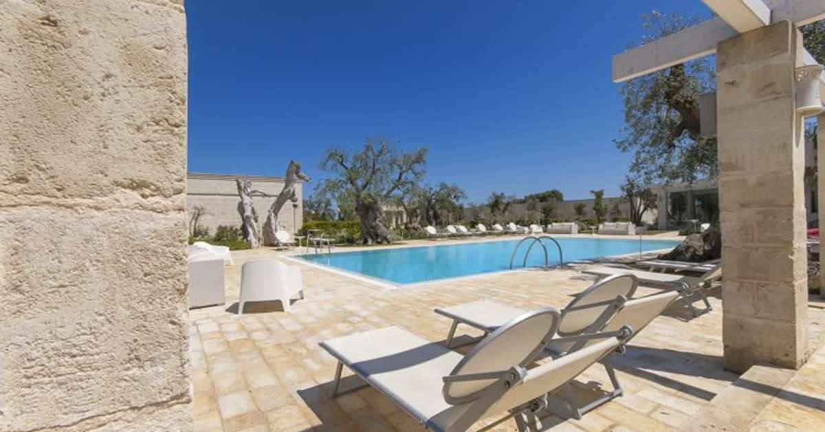 Een foto van het zwembad bij Masseria Torre del Diamante