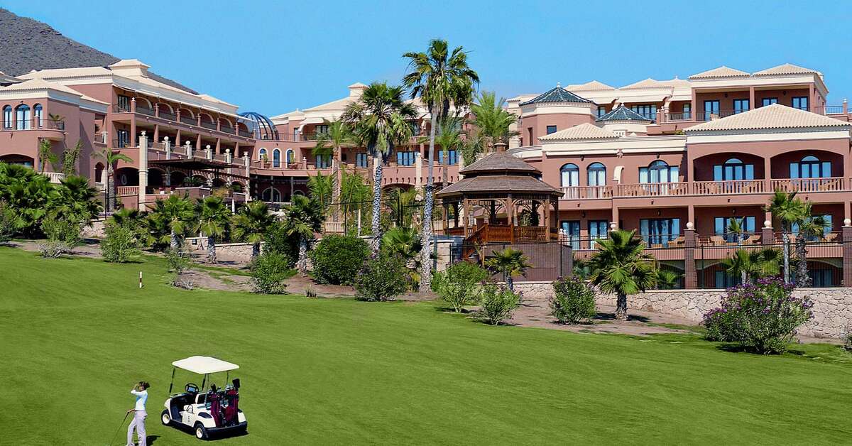 Een foto van de buitenkant van 1881 Tenerife Las Madrigueras Golf Hotel