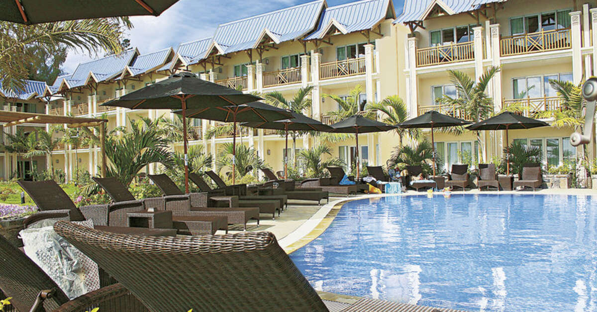 Een foto van het zwembad bij Pearle Beach Resort & Spa