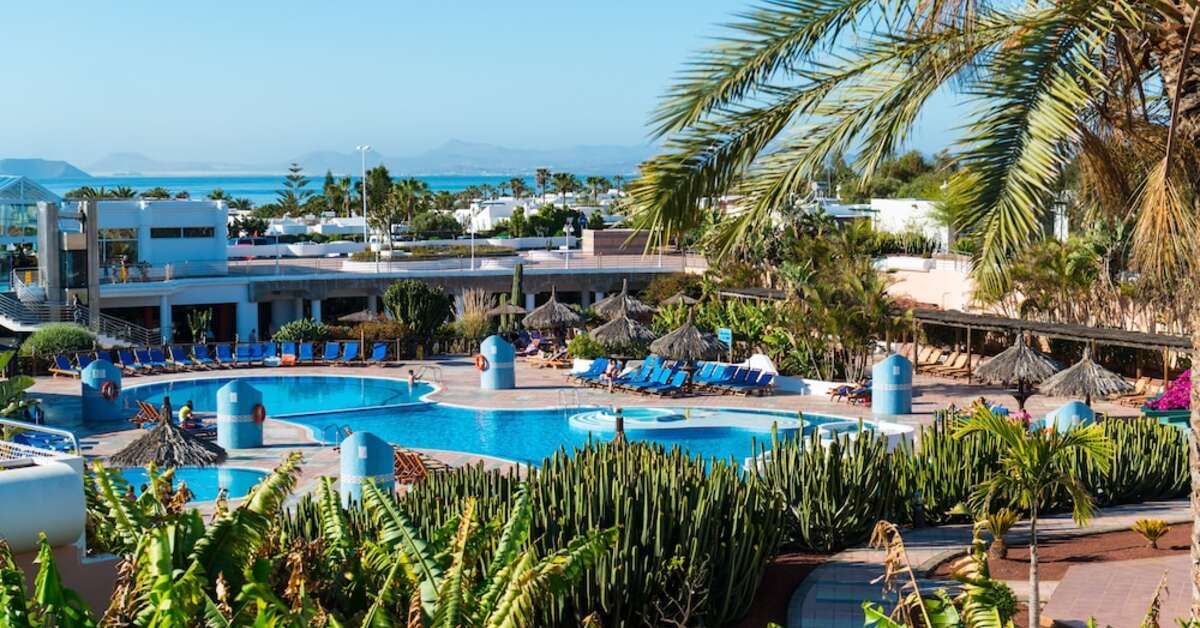 Een foto van het zwembad bij Club Playa Blanca Hotel