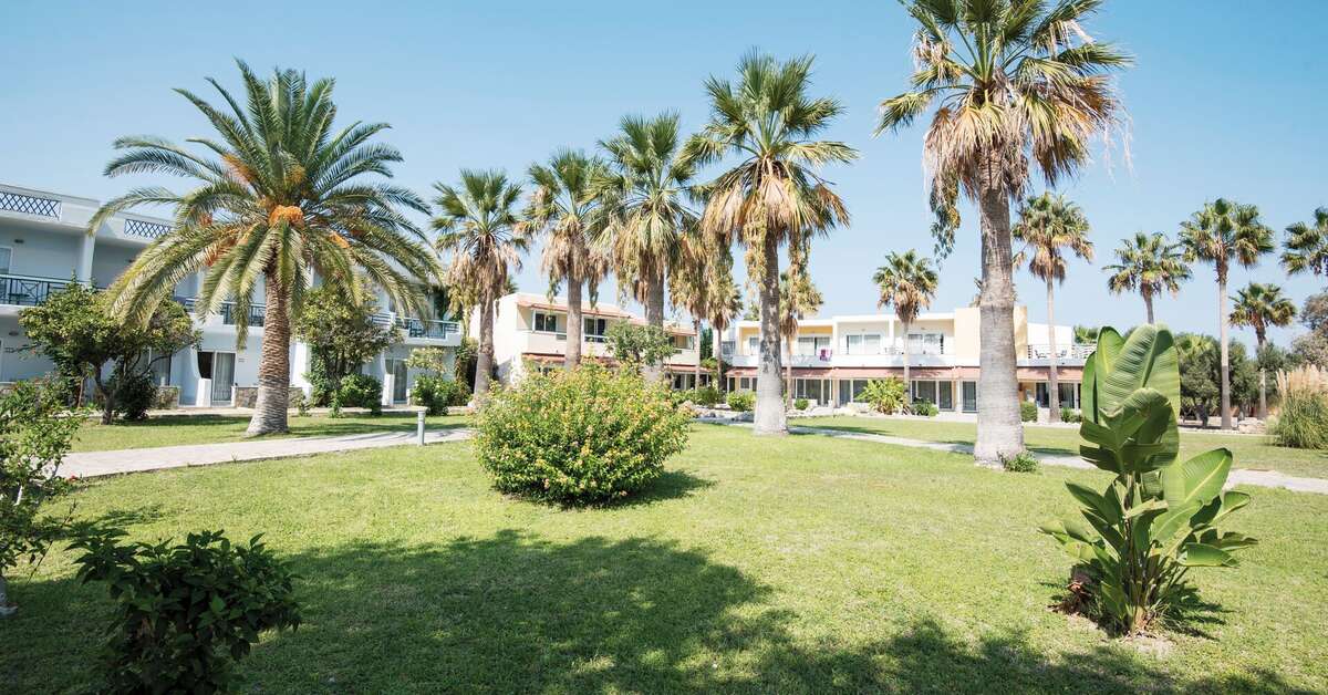 Een foto van de buitenkant van Atlantis Hotel