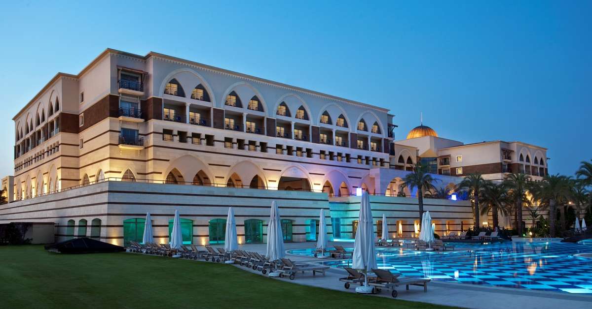 Een foto van het zwembad bij Kempinski Hotel The Dome