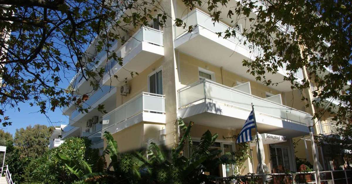 Een foto van de buitenkant van International Hotel Rhodos