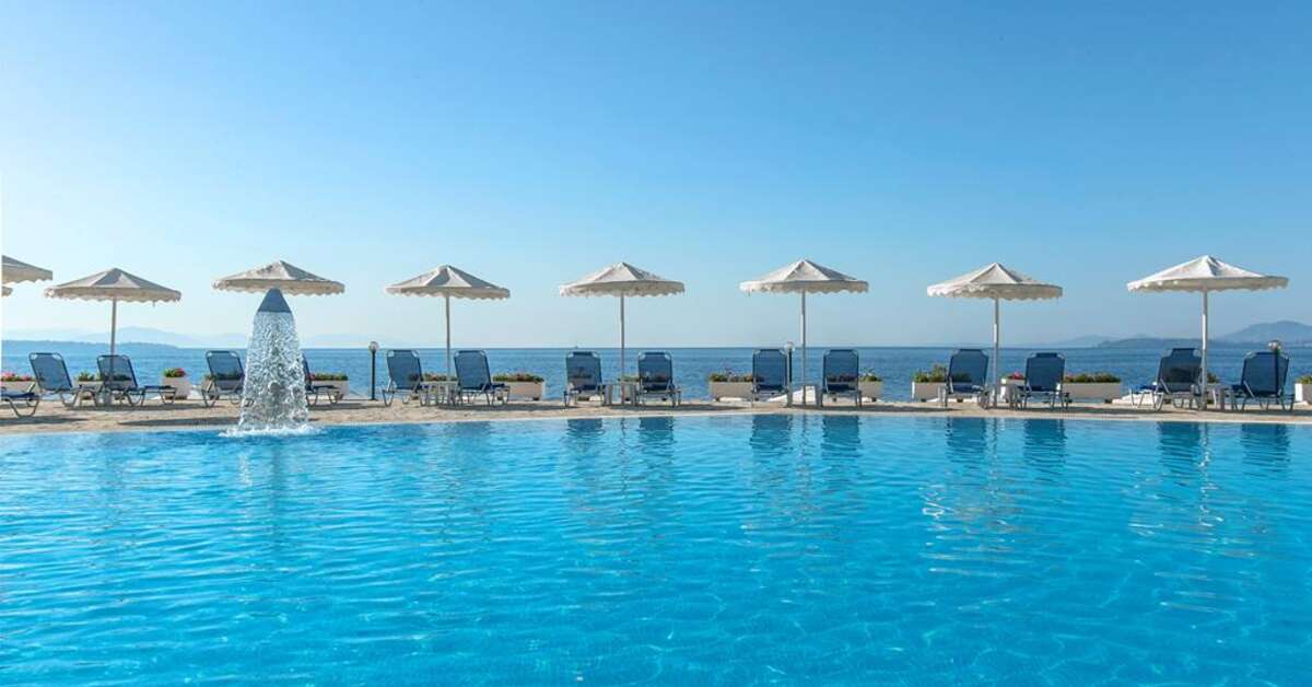 Een foto van het zwembad bij TUI Blue Atlantica Nissaki Beach