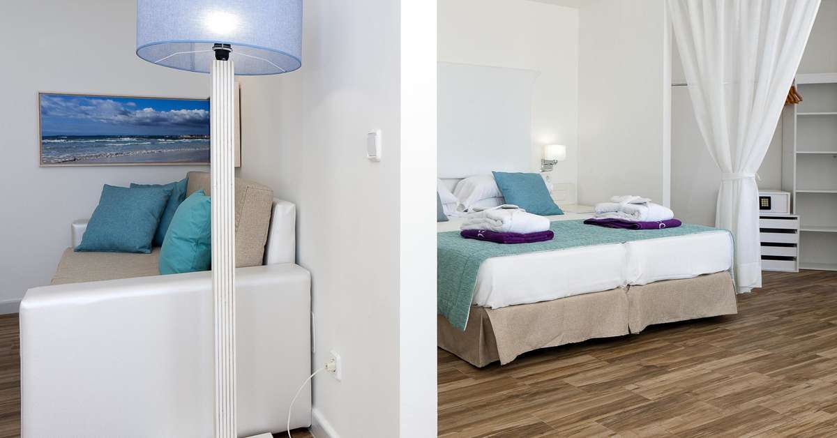 Ein Foto Fergus Style Cala Blanca Suites