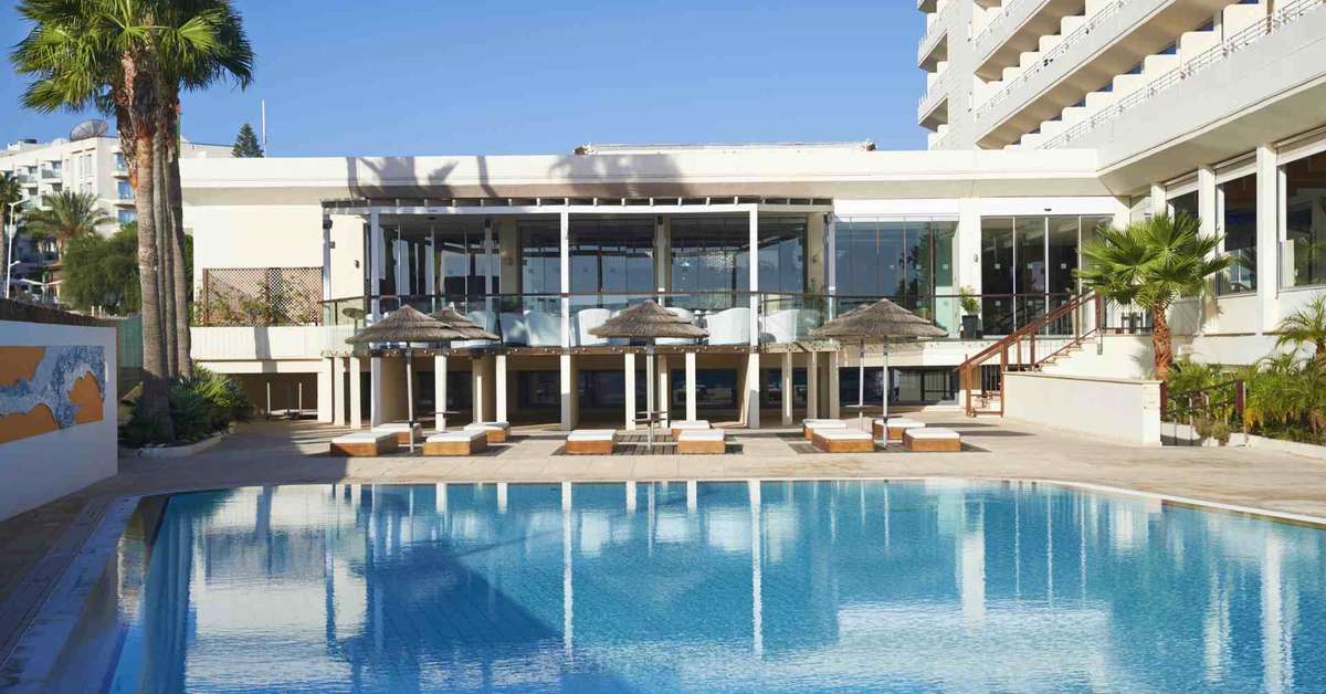 Een foto van het zwembad bij Capo Bay Hotel