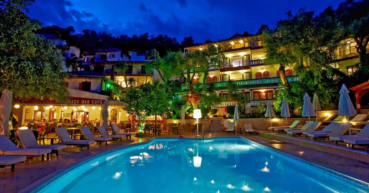 Een foto van het zwembad bij Hotel Valtos Beach