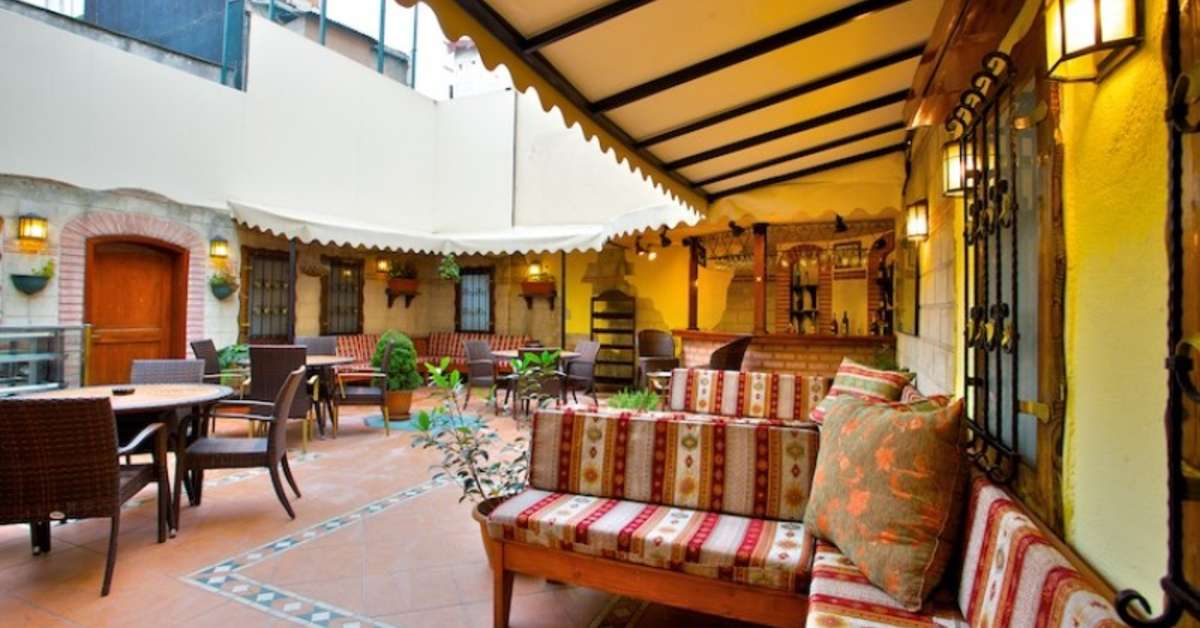 Ein Foto von der Terrasse im Amber Hotel Istanbul