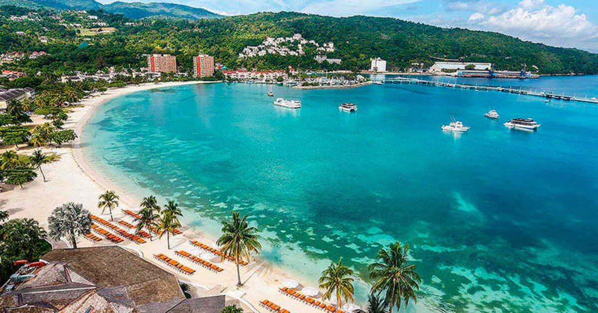 Een foto van het strand bij Moon Palace Jamaica