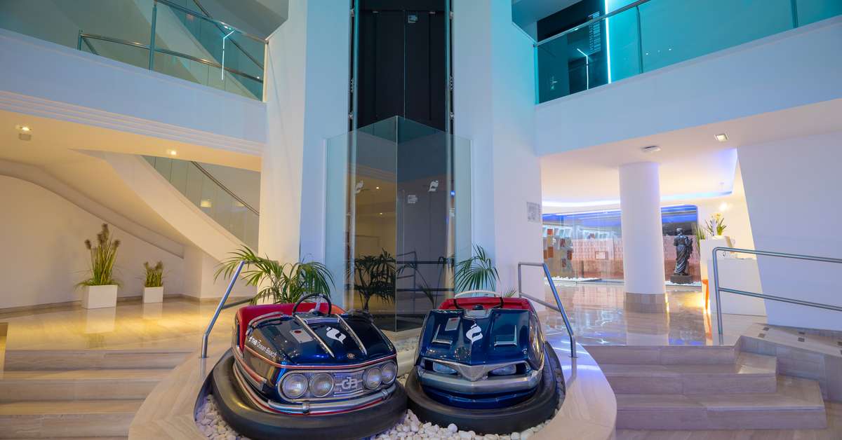 Een foto van het interieur van THB Ocean Beach