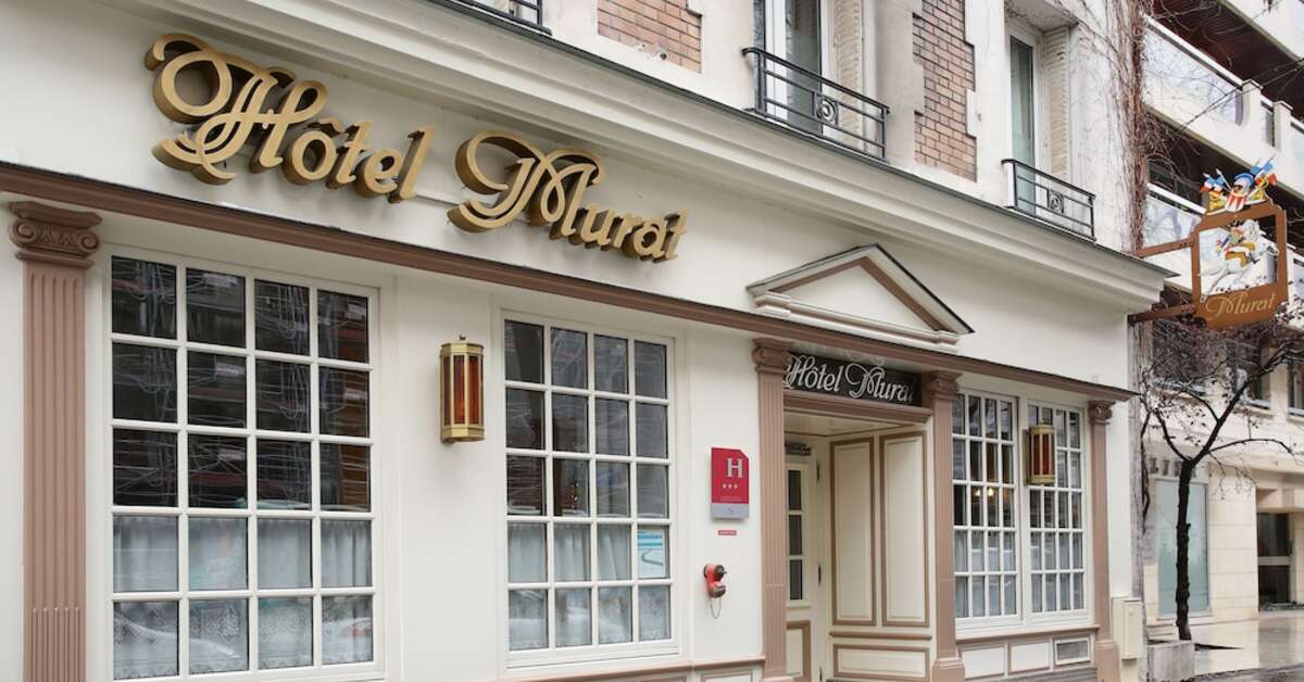 Een foto van de buitenkant van Hotel Murat