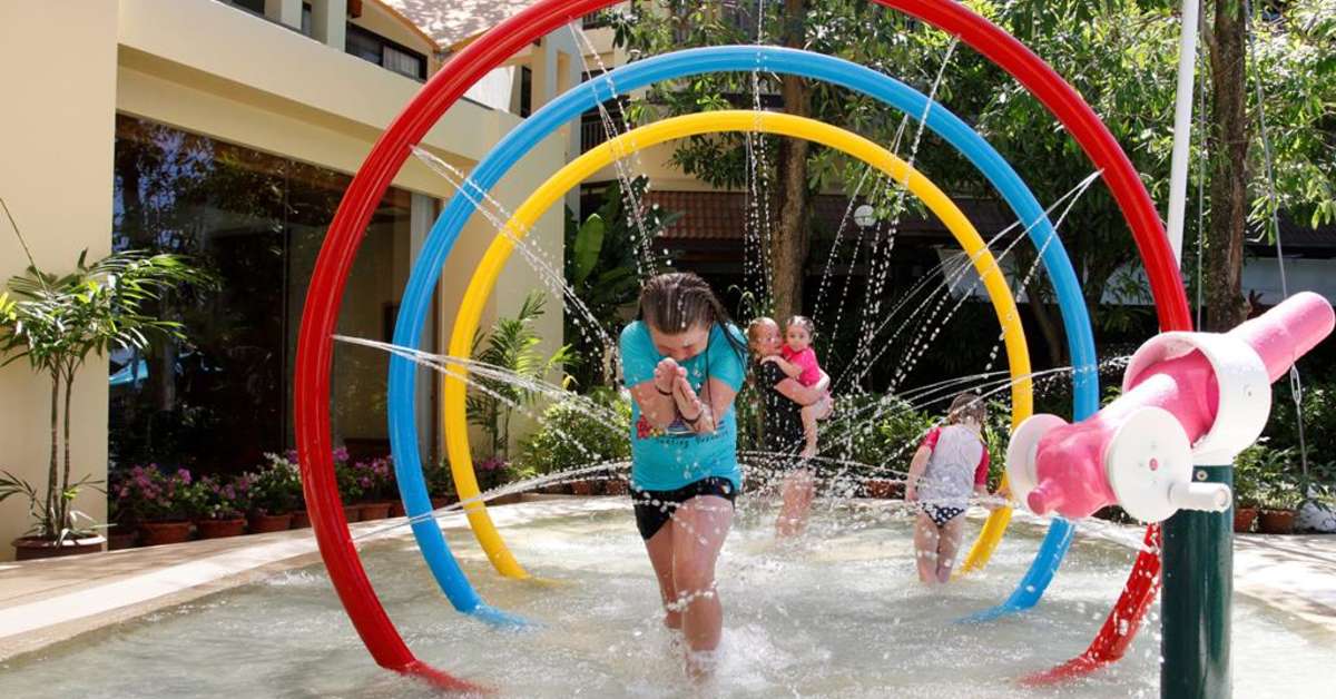 Een foto van het zwembad bij Phuket Marriott Resort & Spa Merlin Beach