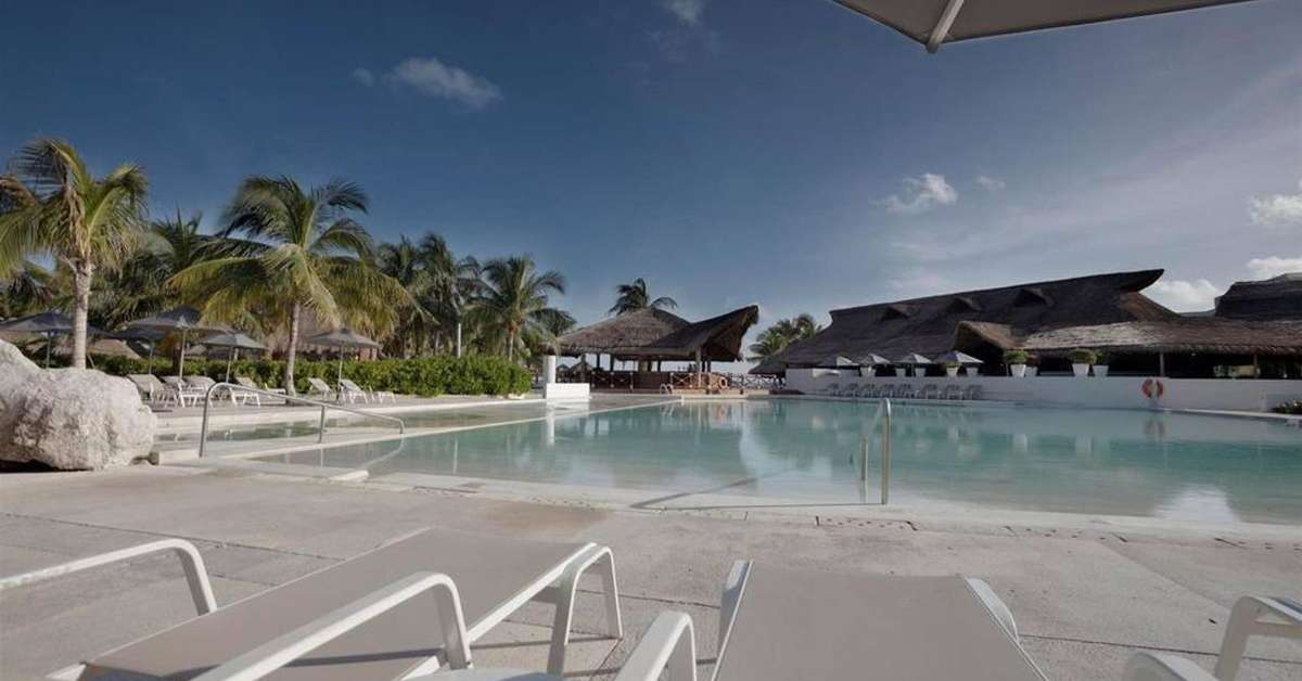 Een foto van het zwembad bij Presidente InterContinental Cancun Resort