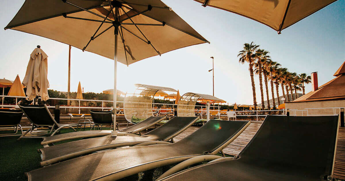 Een foto van het terras bij Appartementen Servatur Green Beach