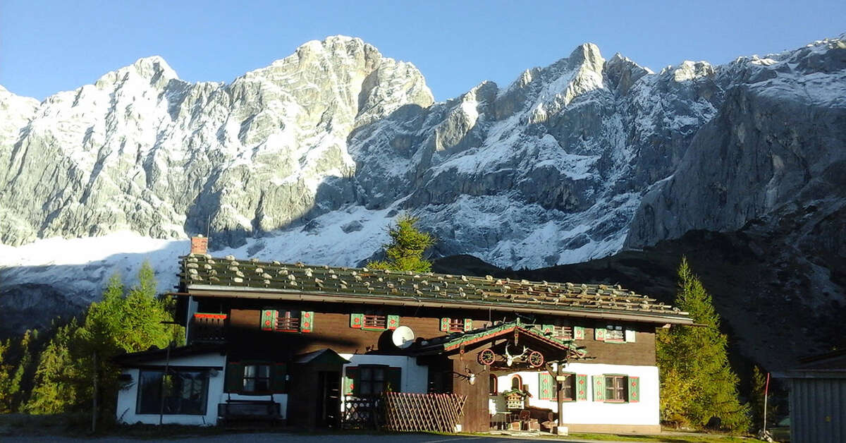 Een foto van de buitenkant van Berghotel Dachstein