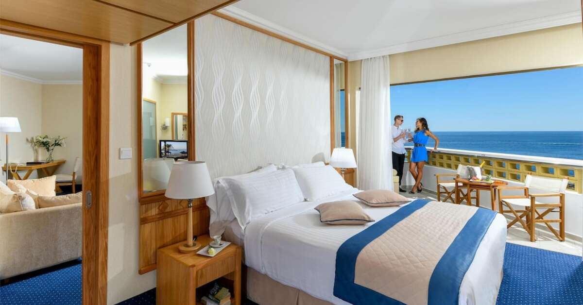 Een foto van Constantinou Bros Athena Royal Beach Hotel