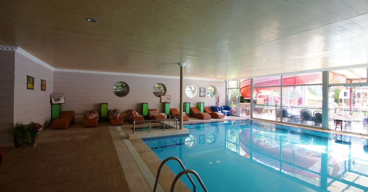 Een foto van het zwembad bij Grand Viking Hotel