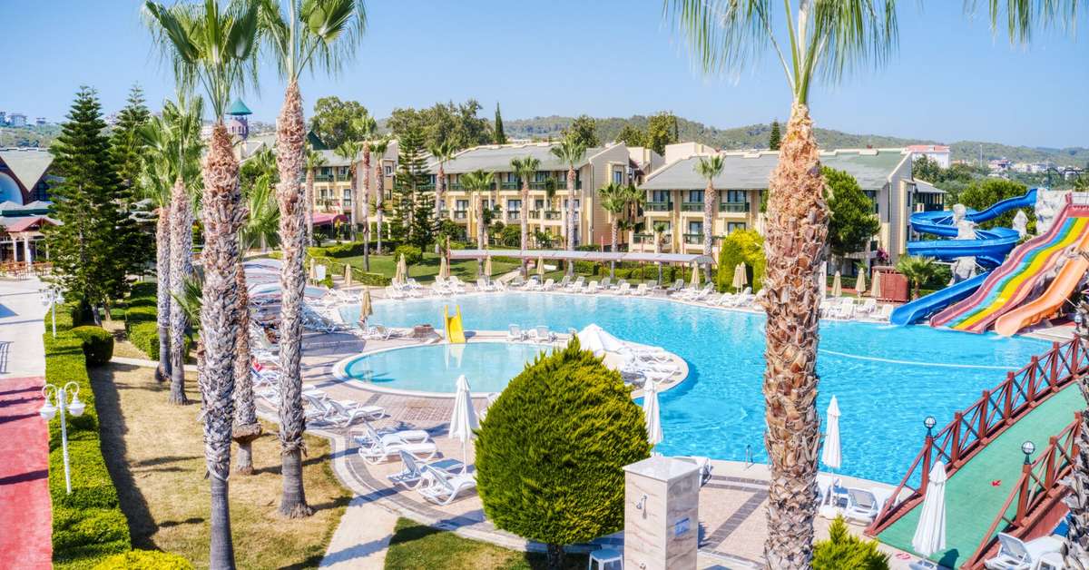 Een foto van het zwembad bij Oz Hotels Incekum Beach Resort
