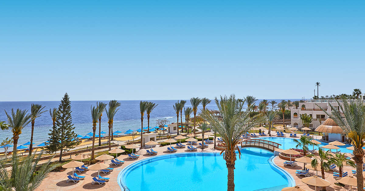Een foto van het zwembad bij Pickalbatros Royal Grand Resort
